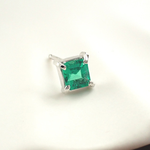 ツツミ PTエメラルドピアス RPE150-002 プラチナエメラルドピアス