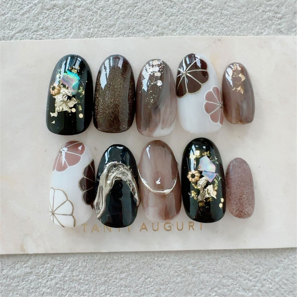 茶振袖 ネイルチップ 成人式 黒 ブラウン 前撮り 袴 花模様 菊 金  