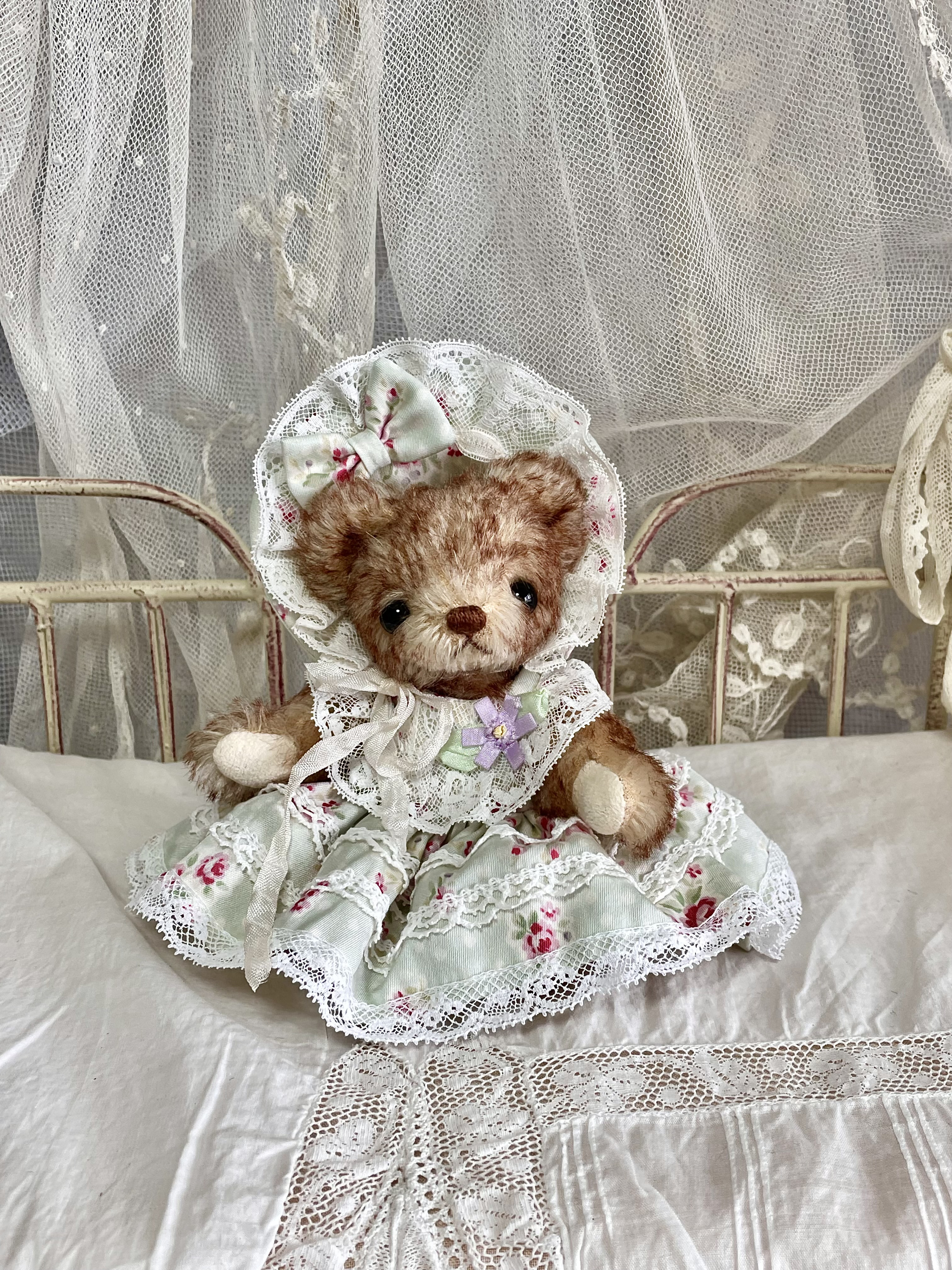 ミントグリーンのお洋服のベアさん