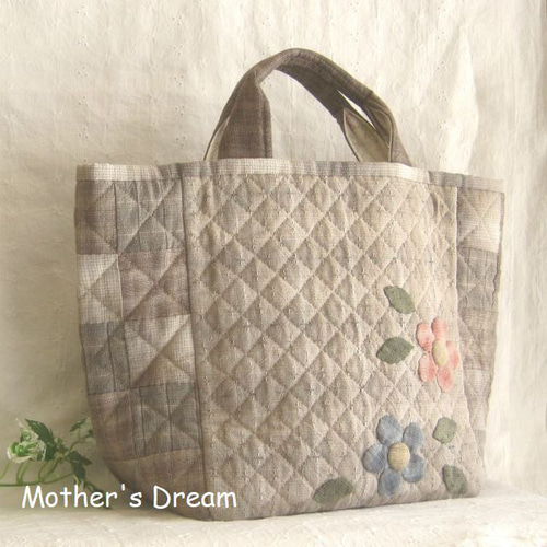 送料無料 パッチワークバッグ完成品 四角つなぎとお花のバッグ