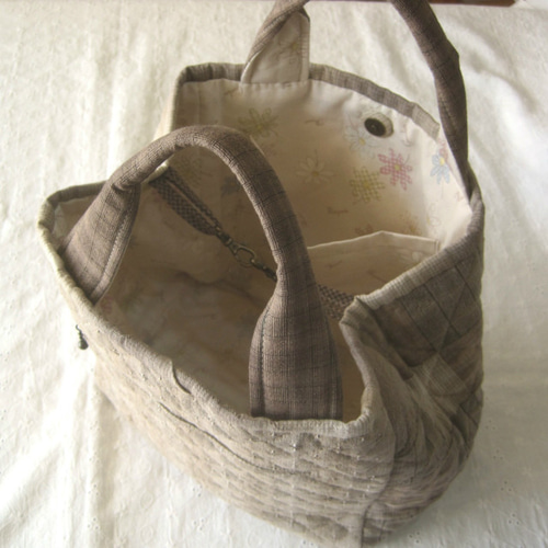 送料無料 パッチワークバッグ完成品 四角つなぎとお花のバッグ