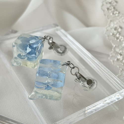 氷レジン ❤︎ 氷中花のピアスorイヤリング(ゴールドorシルバー