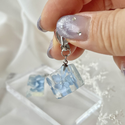 氷レジン ❤︎ 氷中花のピアスorイヤリング(ゴールドorシルバー