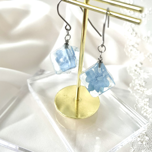 氷レジン ❤︎ 氷中花のピアスorイヤリング(ゴールドorシルバー