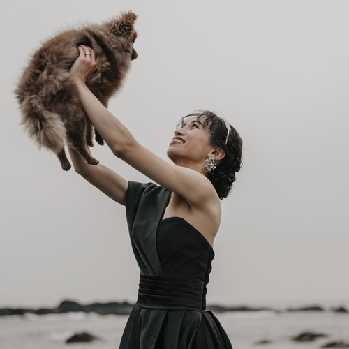 実例写真！パーティードレス 光沢サテン 前撮り ワンショルダー くるみ