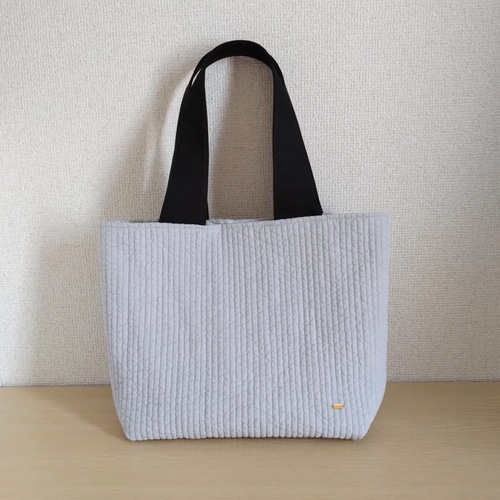 ヌビ*トートバッグ〚グレー×花柄〛 肩掛けOK／チャーム付き トート 