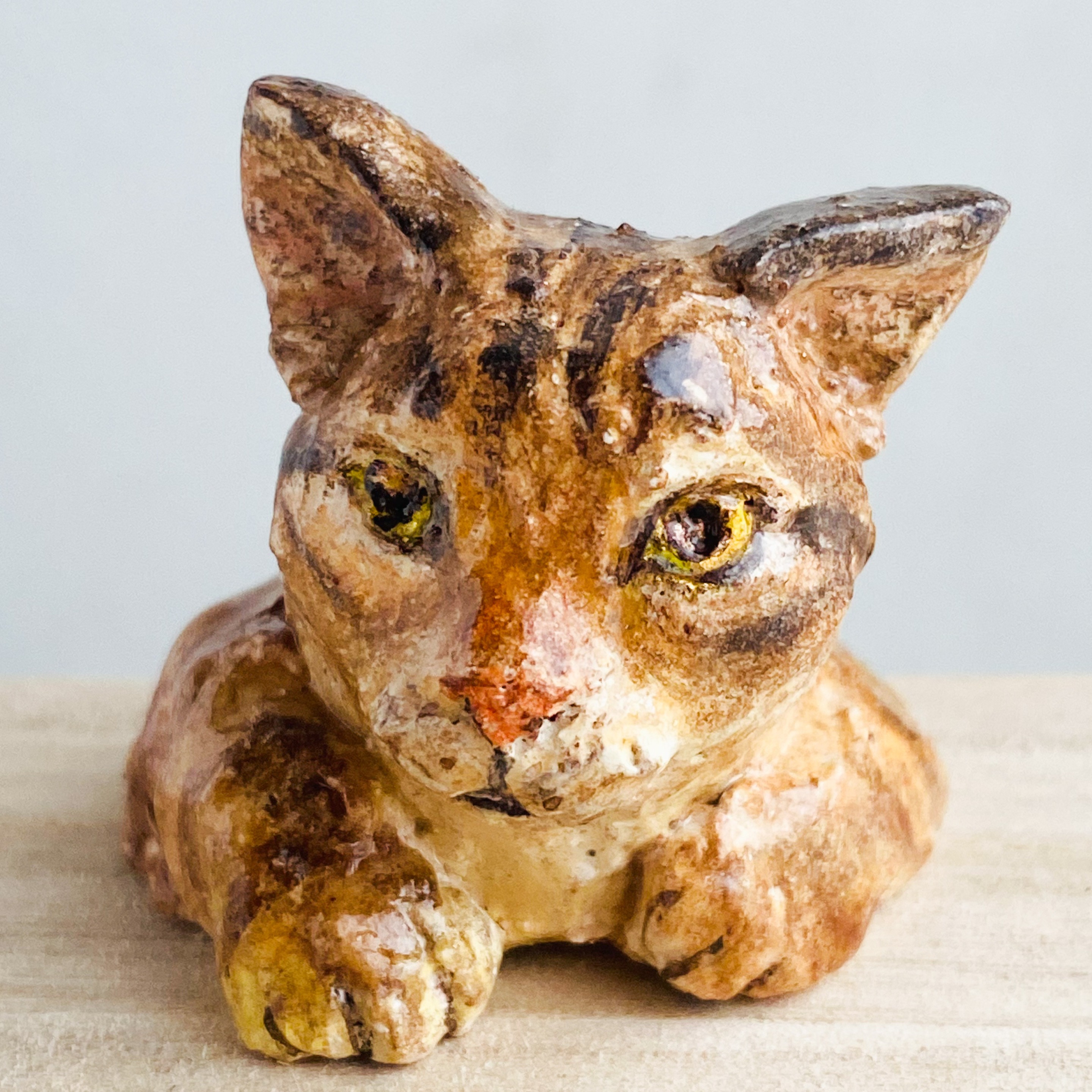 キジトラ猫の頭像　（Cat head sculpture）