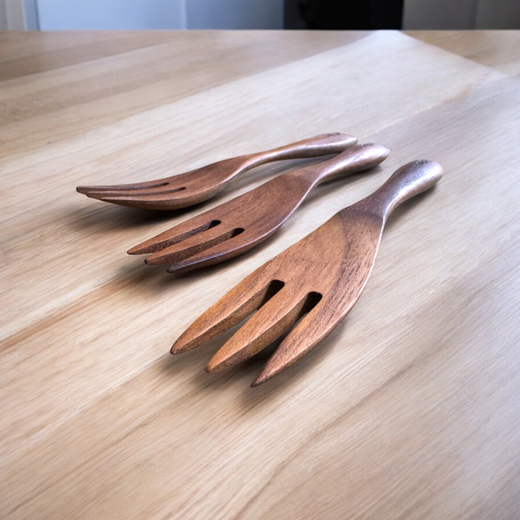 世界三大銘木 チーク無垢材 フォーク 果物 和菓子 木製食器　キャンプ アウトドア BBQ 4枚目の画像