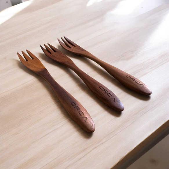 世界三大銘木 チーク無垢材 フォーク 果物 和菓子 木製食器　キャンプ アウトドア BBQ 3枚目の画像