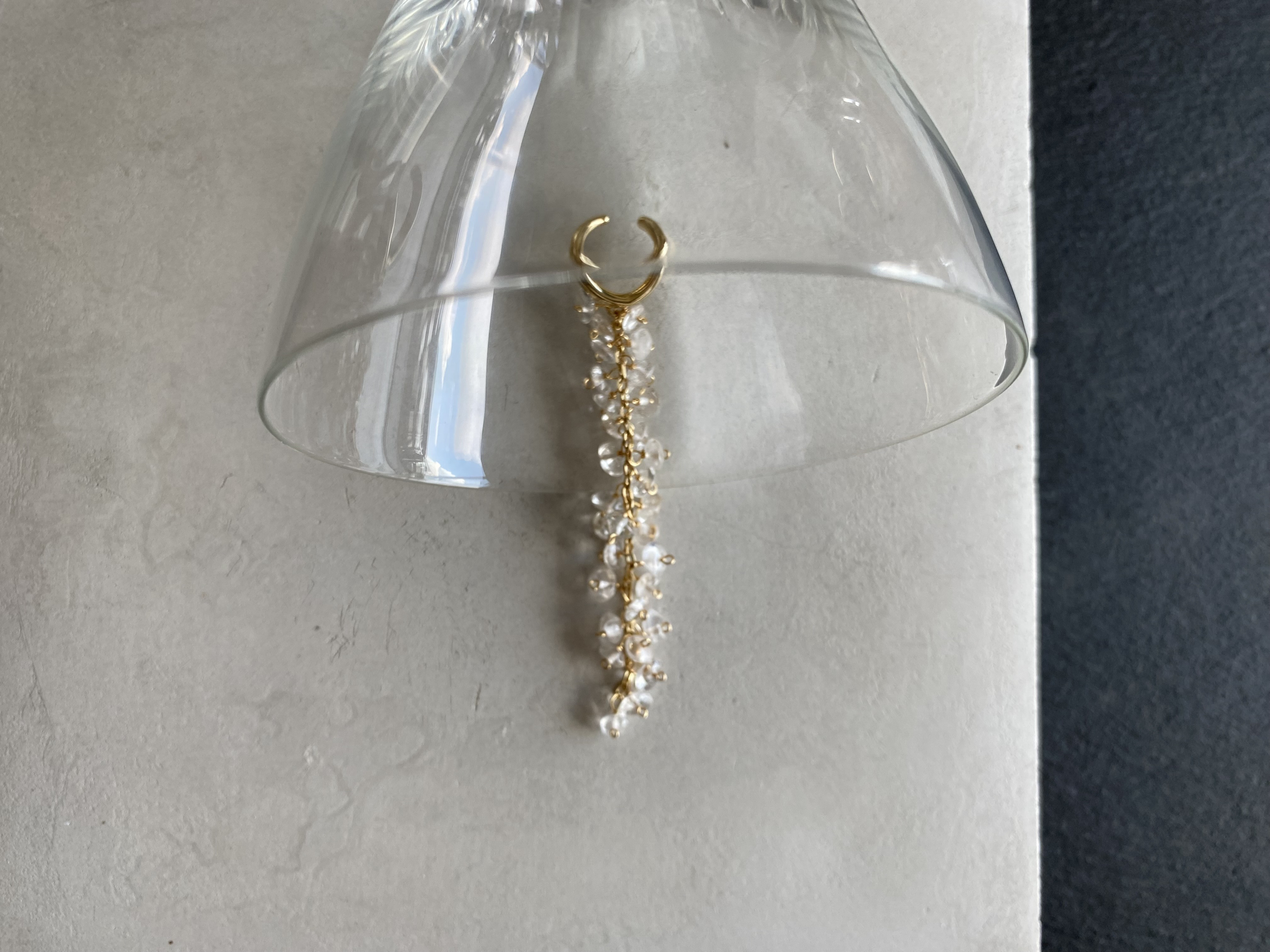 【希少✨一点もの✨】水晶を贅沢にあしらったロングイヤーカフ