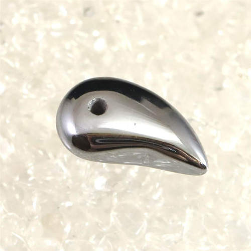 高純度 テラヘルツ鉱石 22mm 勾玉 #84600 ペンダントトップ 榎本通商