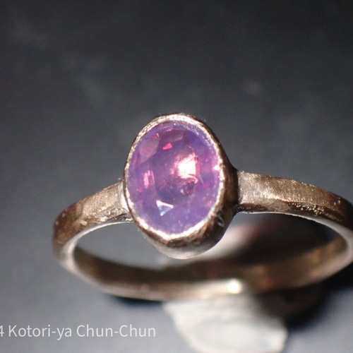 小鳥屋ジュエリー】タイで直接買い付けた「Bas」の強蛍光シルキー