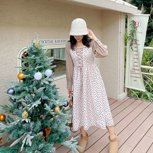 新品タグ付き公式完売品ブラウス&現行品ワンピース♡クリスマスお正月 新品タグ付happyology襟付き花柄ワンピース スイハニ、ルイーズ