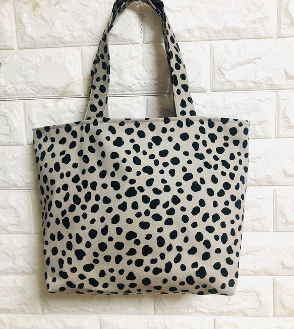 ❤️大人気ダルメシアン柄グレージュトートバッグ❤️ 1枚目の画像