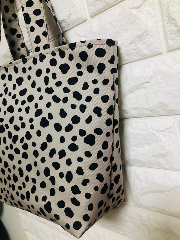 ❤️大人気ダルメシアン柄グレージュトートバッグ❤️ 2枚目の画像