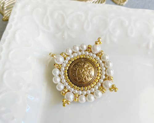 【ニュイ】オートクチュール刺繍　おばけ・ouiブローチ オートクチュール刺繍 ヴィンテージビーズ ブローチ Un Nuage