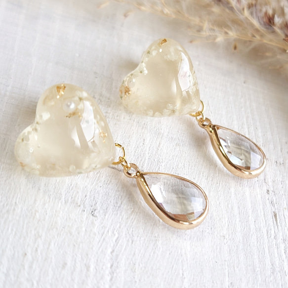 雪の雫】レジンアクセサリー ピアス イヤリング 白 ハートの耳飾り 