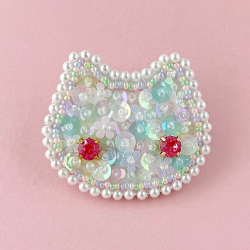 猫好きさんの ゆめかわ猫 ブローチ ビーズ刺繍(ブローチ・キーホルダー
