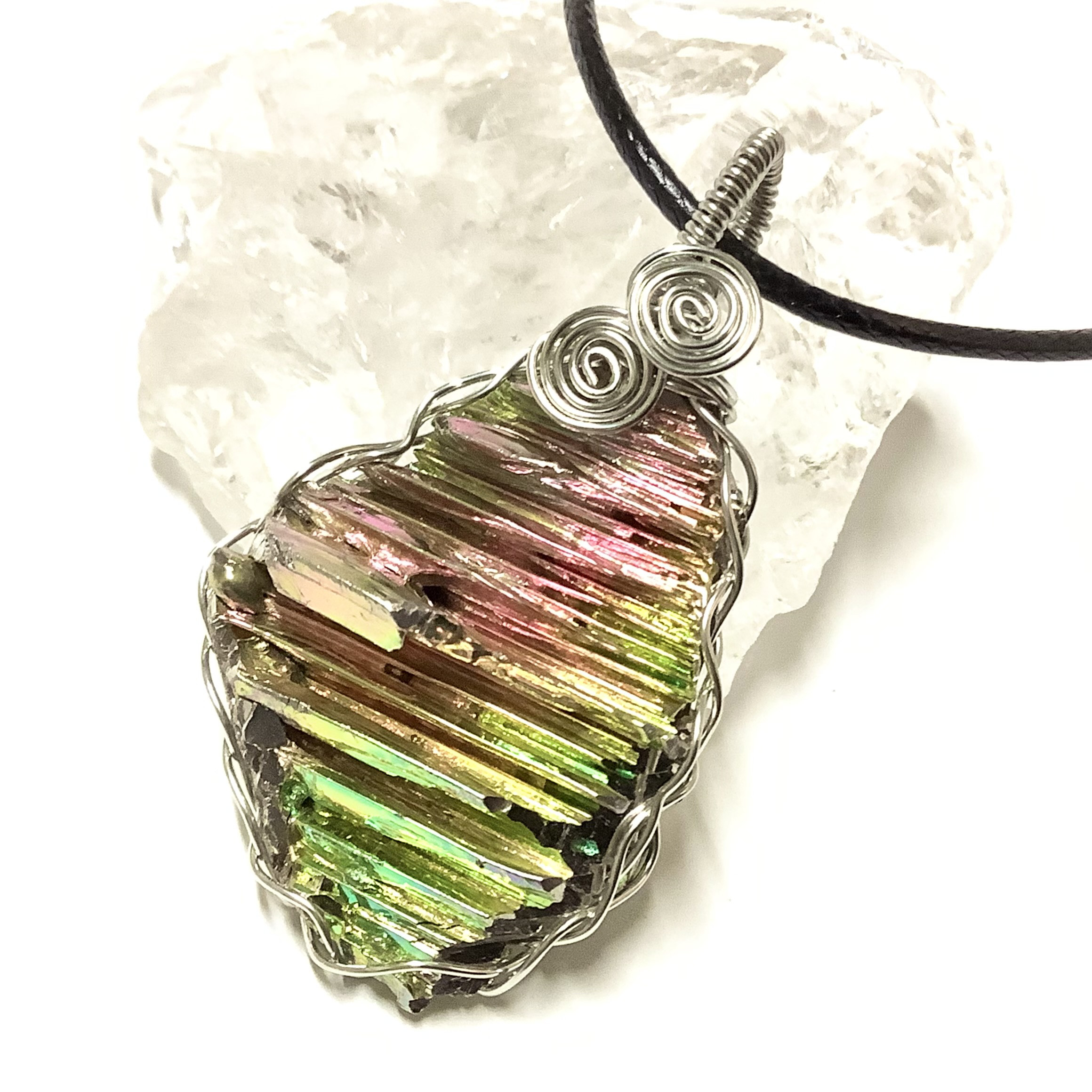 一点物☆人生の迷いを払拭 唯一無二の存在 ビスマス鉱石 ネックレス