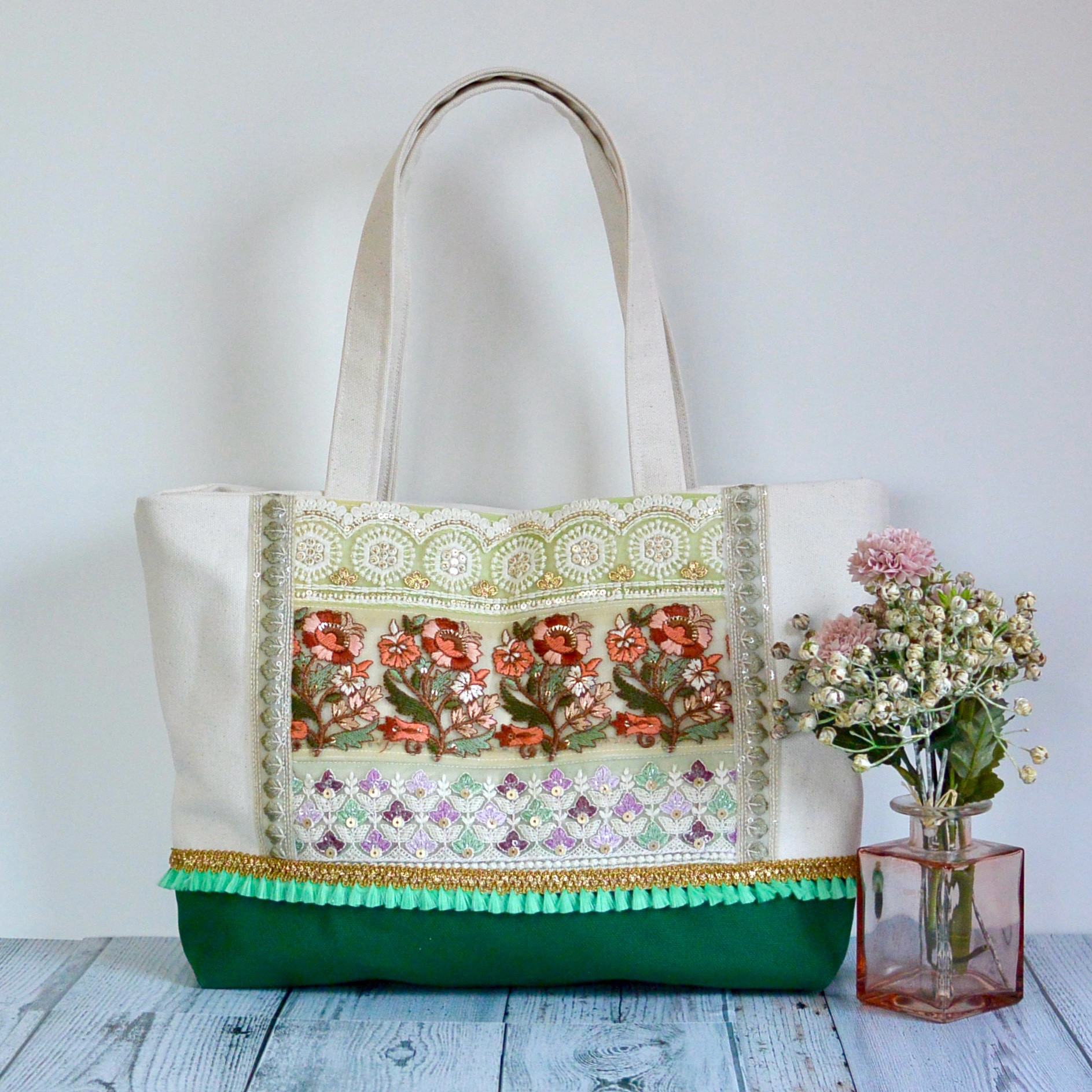 A4サイズ収納！ミントグリーンの美しいインド刺繍リボンのトートバッグ【Lサイズ】