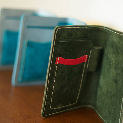 旅の相棒 本革イタリアンレザーのパスポートケース 3500以上のカラー