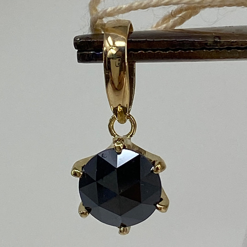 k18/Au750YG ペンダントトップ k18YG AU750 18金 ブラックダイヤモンド 0.7ct ペンダントトップ よー