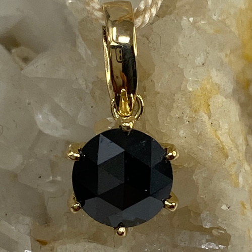 k18YG AU750 18金 ブラックダイヤモンド 0.7ct ペンダントトップ よー 