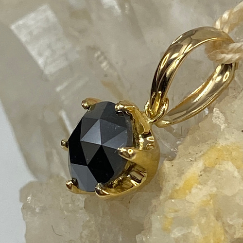 k18YG AU750 18金 ブラックダイヤモンド 0.7ct ペンダントトップ よー 