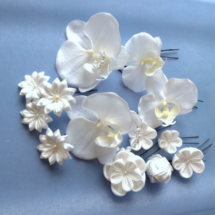 洋風つまみ細工の髪飾り【胡蝶蘭・白】成人式、結婚式等に