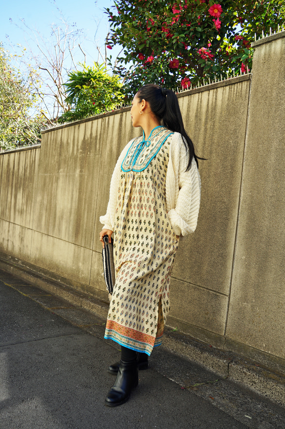 【即納可】インドレーヨンプリント・キルトヨークワンピ（NK23-030-beige） beige 半身