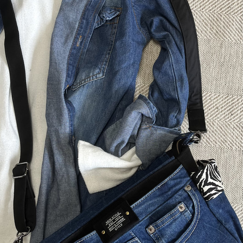 送料込みデニムリメイクバッグ（M）No.589☆ショルダーバッグ 斜めがけ