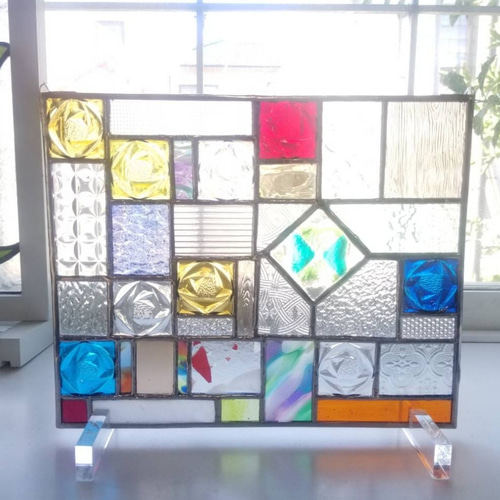 ステンドグラス よつばのクローバーとローズガラスのパネル その他