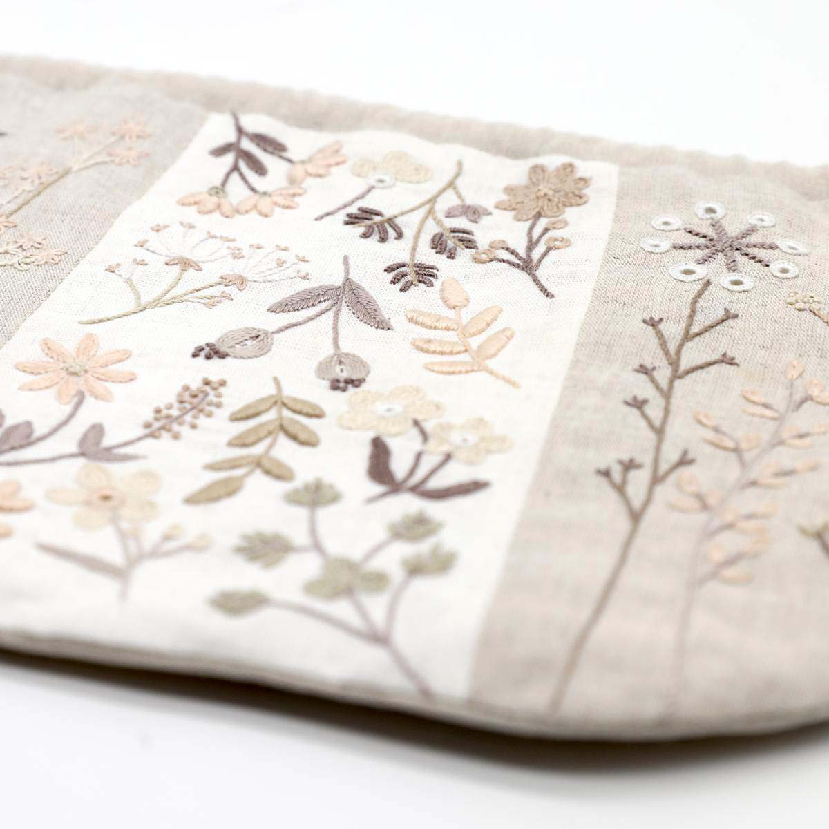 UN CHAT DANS L'AIGUILLE刺繡キット★Pochon bicolore Paulette再入荷