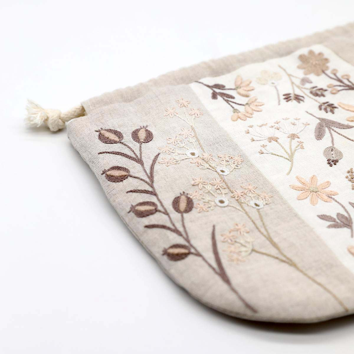 UN CHAT DANS L'AIGUILLE刺繡キット★Pochon bicolore Paulette再入荷