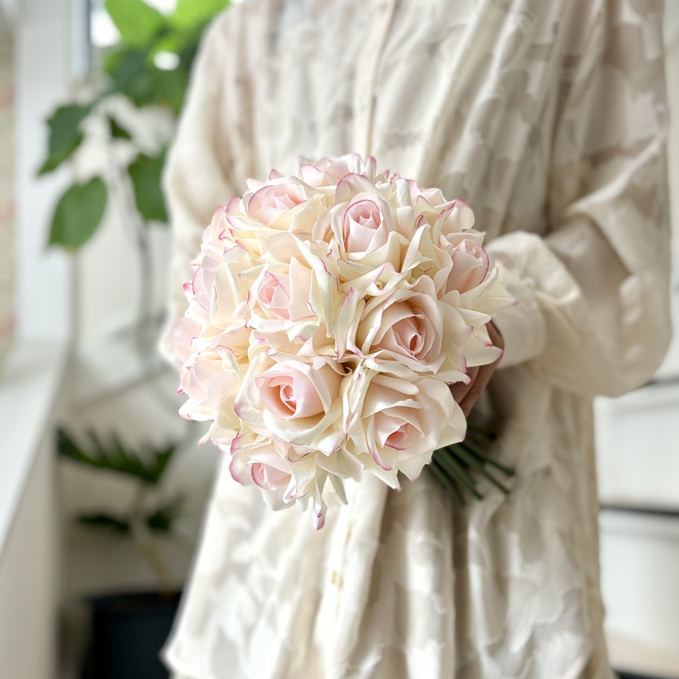 バラのブーケ　ウェディングブーケ　造花　ブーケ　フォトウェディング　前撮り　クラッチブーケ　ローズブーケ