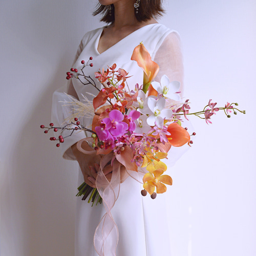 ピンク×ホワイトのコントラストが最強♡和モダンオレンジブーケ｜造花