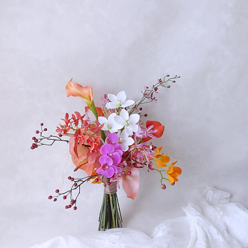 ピンク×ホワイトのコントラストが最強♡和モダンオレンジブーケ｜造花