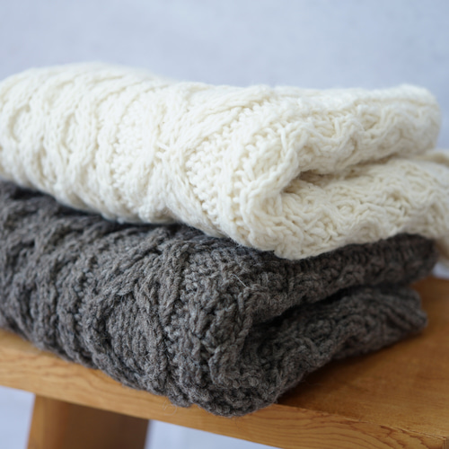 即納可】ウール・ハイネックケーブル編みミニベスト（N-440088-グレー