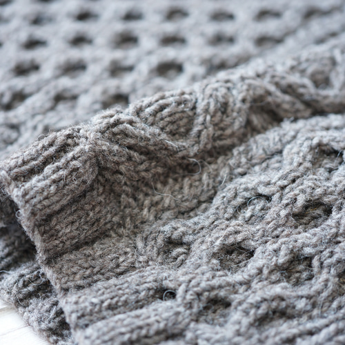 即納可】ウール・ハイネックケーブル編みミニベスト（N-440088-グレー