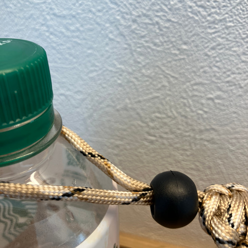 はーちゃん様　ペットボトルホルダー 514・ベルトに通して携帯用ペットボトルホルダーミニ，パラコードで