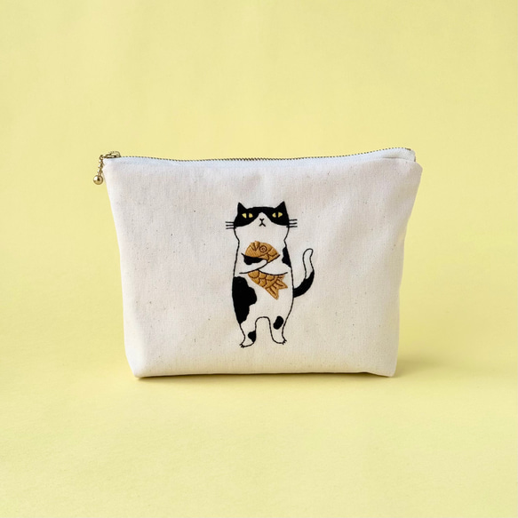 手刺繍＊帆布のファスナーポーチ（猫とたい焼き） ポーチ ココカカオ