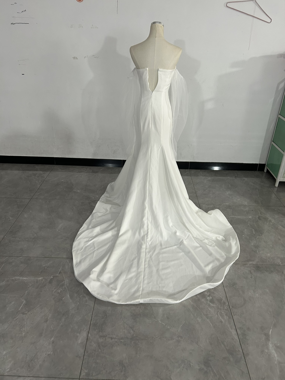 ウェディングドレス ベアトップ ふわふわ袖 スレンダーライン 結婚式/披露宴 ファスナー