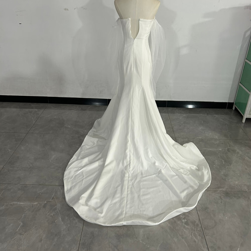 ウェディングドレス ベアトップ ふわふわ袖 スレンダーライン 結婚式  