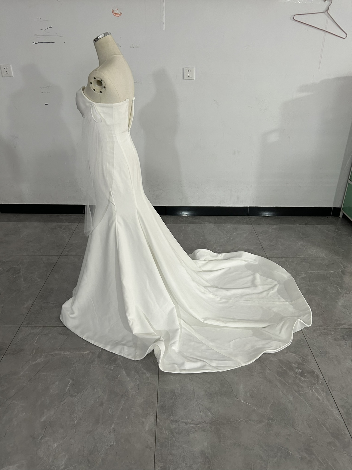 ウェディングドレス ベアトップ ふわふわ袖 スレンダーライン 結婚式/披露宴 ファスナー