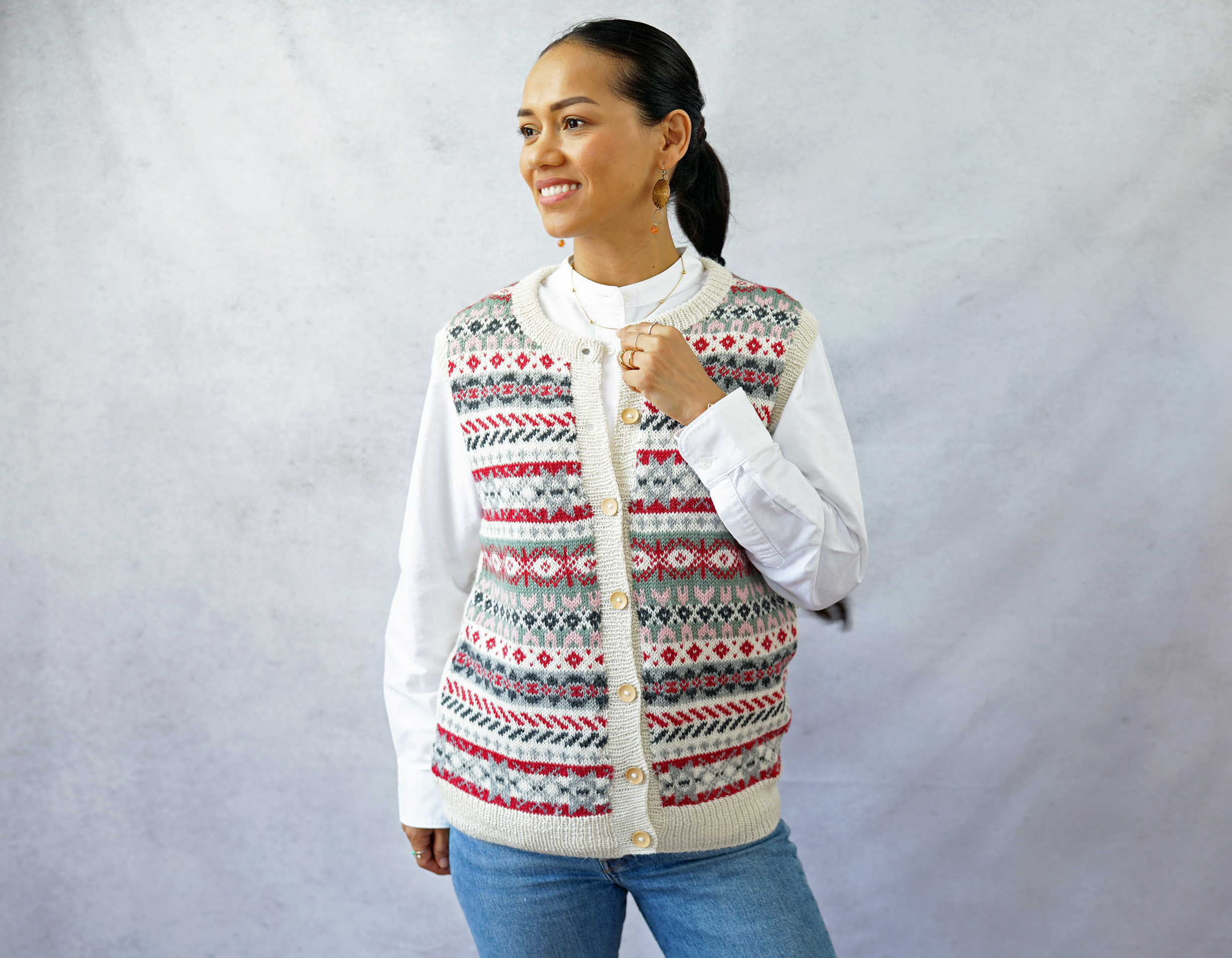 【即納可】アルパカ・フェアアイル柄ベスト（S-430049-ホワイト）ペルーニット