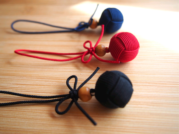 キーホルダー  タッセル  キラキラ  鈴付き⭐️⭐️ハンドメイド バッグチャーム イニシャル タッセル 18Kコーティング