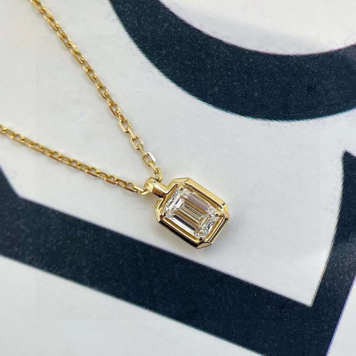 GIA鑑定書付き 0.4ct天然ダイヤモンド ペンダントK18 エメラルド