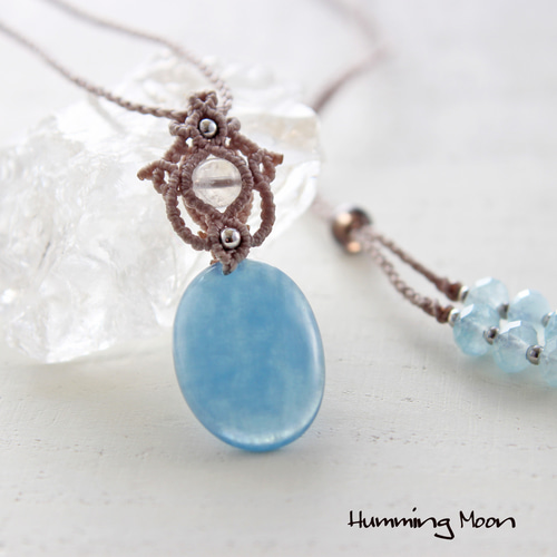 ディープアクアマリン×レインボームーンストーンのマクラメペンダント