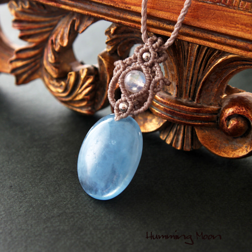 ディープアクアマリン×レインボームーンストーンのマクラメペンダント