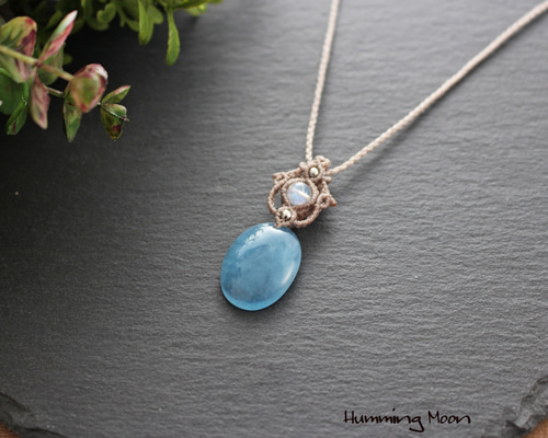 ディープアクアマリン×レインボームーンストーンのマクラメペンダント